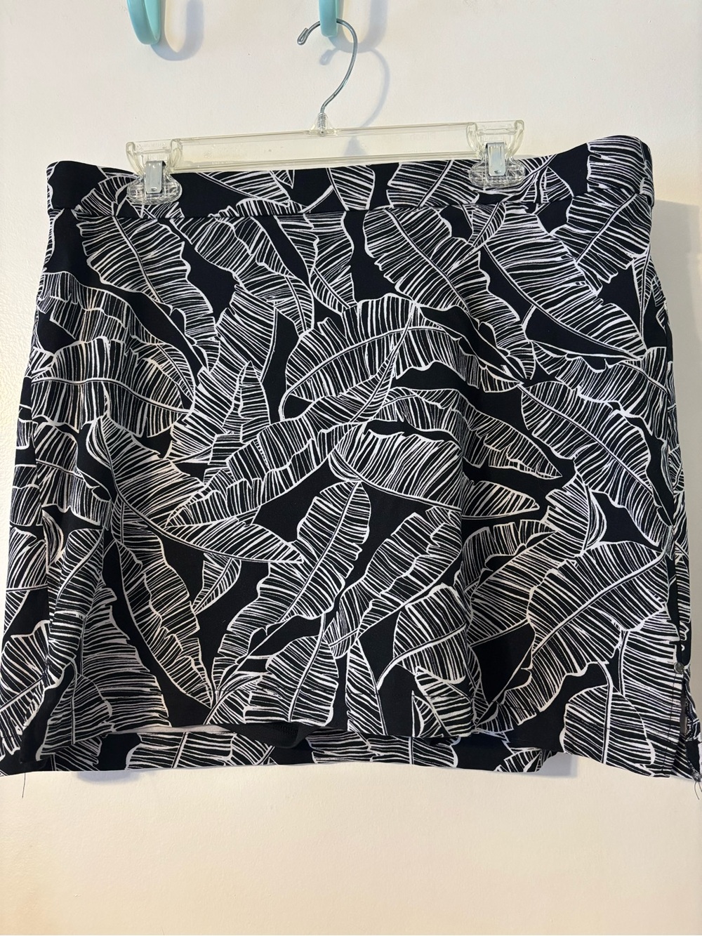 Black & White Leaf Print A-Line Skort